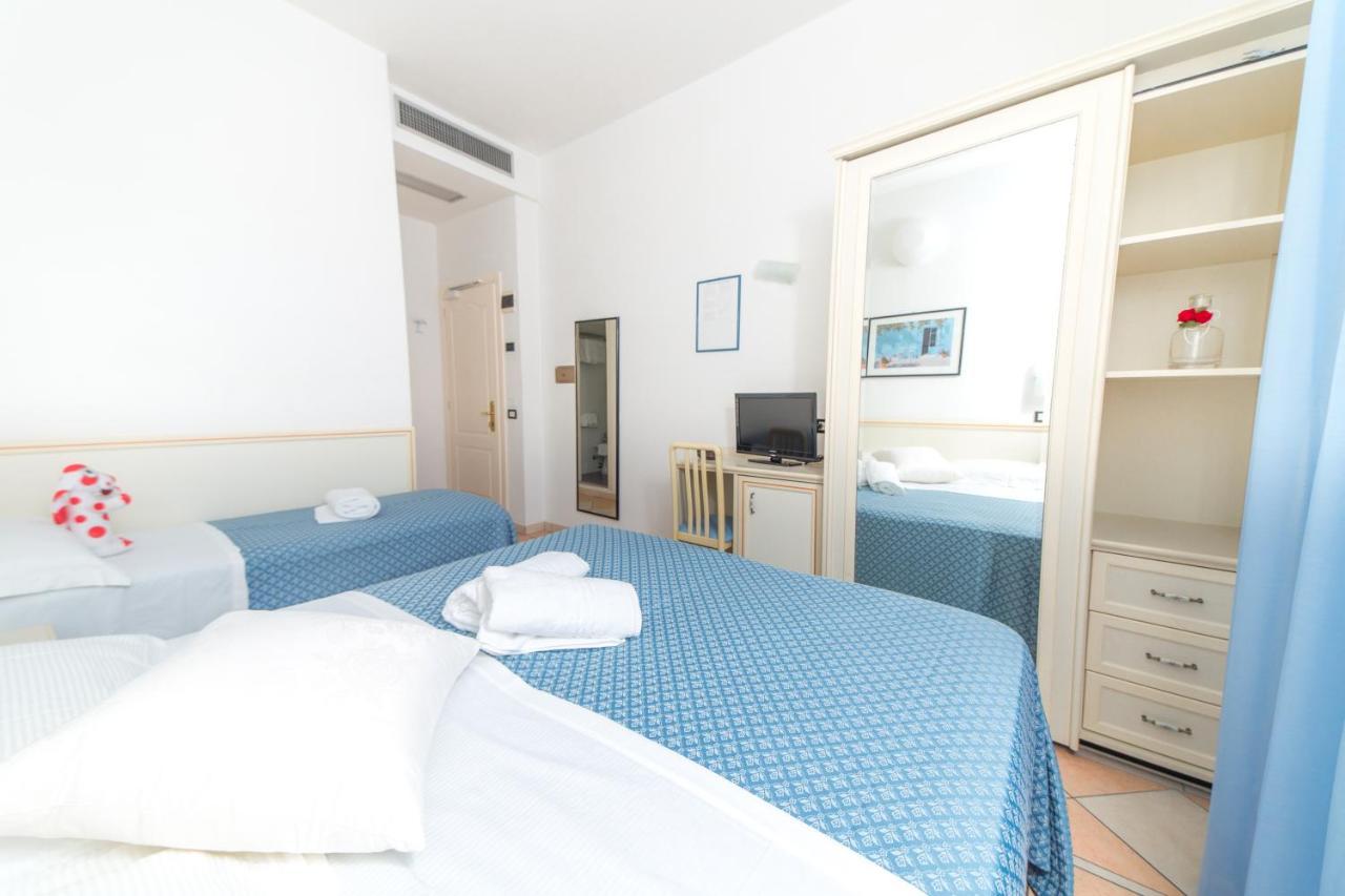 Hotel Elite קאטוליקה מראה חיצוני תמונה