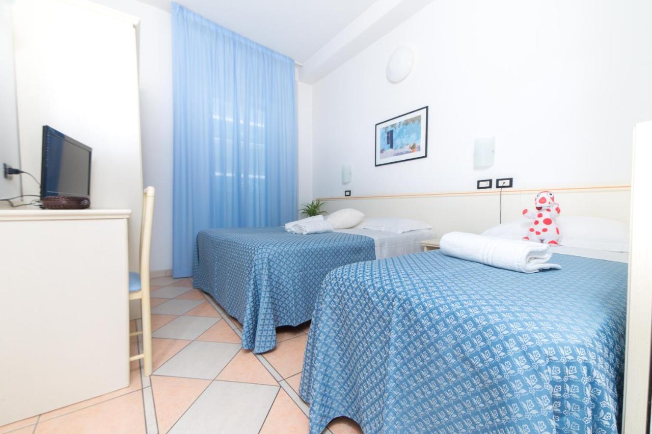 Hotel Elite קאטוליקה מראה חיצוני תמונה