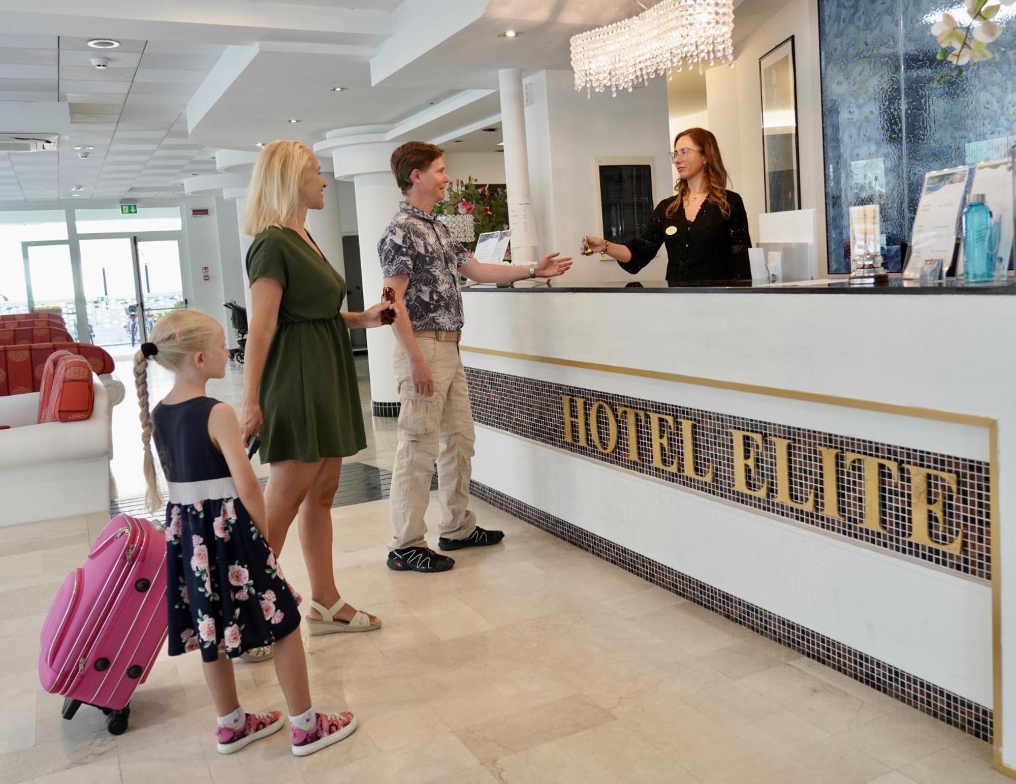 Hotel Elite קאטוליקה מראה חיצוני תמונה